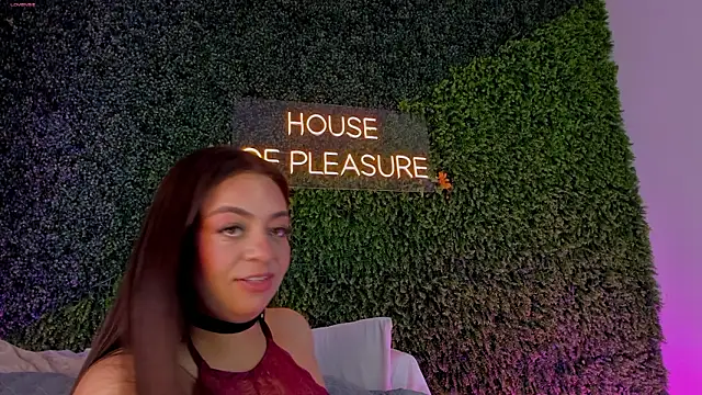 sarah-bonneth online show from March 11, 11:38 am