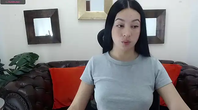 Lila Pinky online show from March 13, 2:33 pm