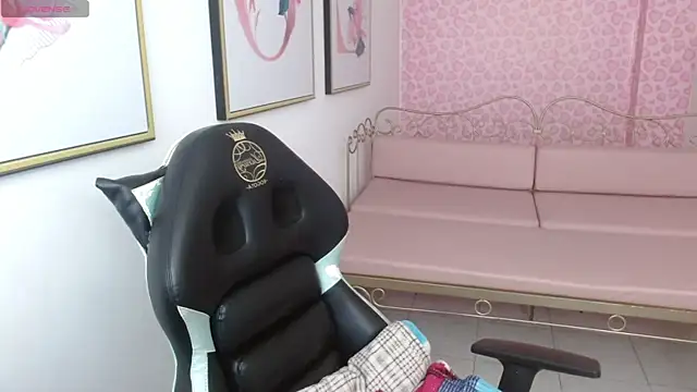 Small naughty  online show from May 23, 1:04 pm