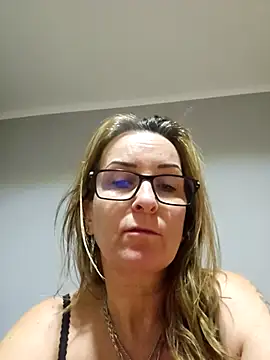 Snapshot of Steffi45 chatting on February 26, 6:23 am Steffi45 online show from February 26, 6:23 am