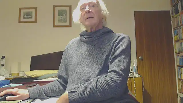 Snapshot of WaverlyKernow chatting on January 23, 10:32 am WaverlyKernow online show from January 23, 10:32 am