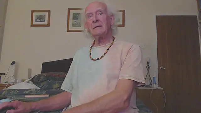 Snapshot of WaverlyKernow chatting on March 15, 4:43 pm WaverlyKernow online show from March 15, 4:43 pm