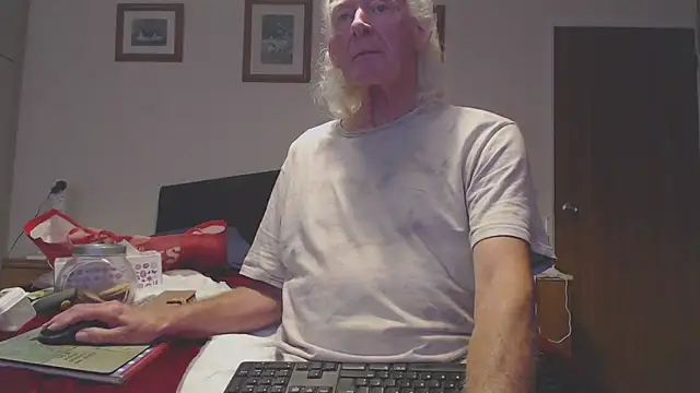 Snapshot of WaverlyKernow chatting on September 27, 11:26 am WaverlyKernow online show from September 27, 11:26 am