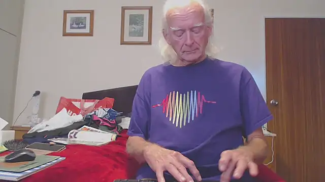 Snapshot of WaverlyKernow chatting on October 2, 2:02 pm WaverlyKernow online show from October 2, 2:02 pm