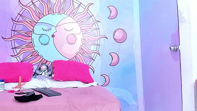 luna hoott online show from February 4, 7:20 pm