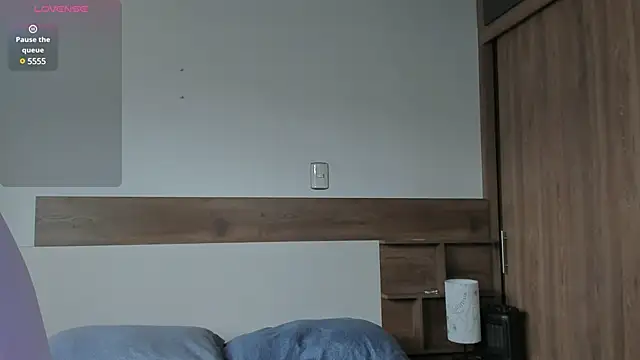 Snapshot of _fullmoon chatting on February 25, 8:51 pm fullmoon online show from February 25, 8:51 pm