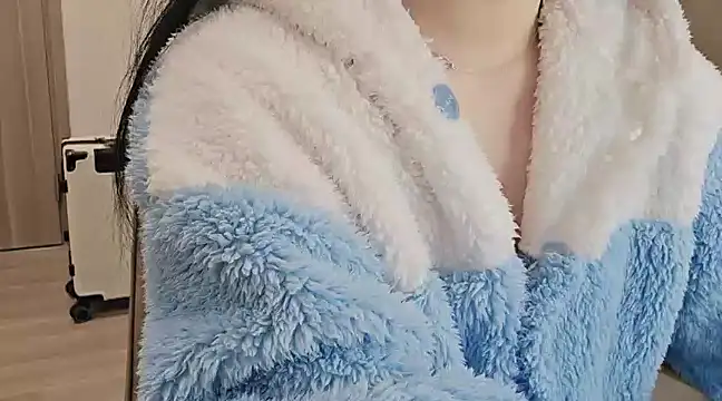 Snapshot of Kemmy_babe20 chatting on December 2, 1:02 pm Kemmy babe20 online show from December 2, 1:02 pm
