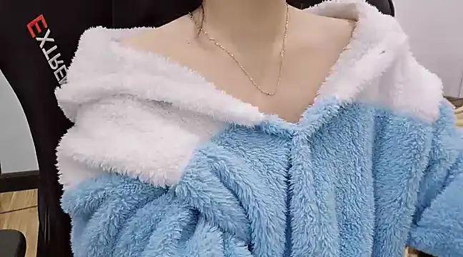 Snapshot of Kemmy_babe20 chatting on February 14, 2:23 pm Kemmy babe20 online show from February 14, 2:23 pm