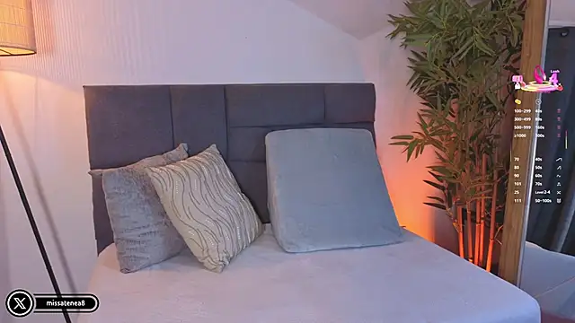 missatenea online show from February 4, 1:50 pm