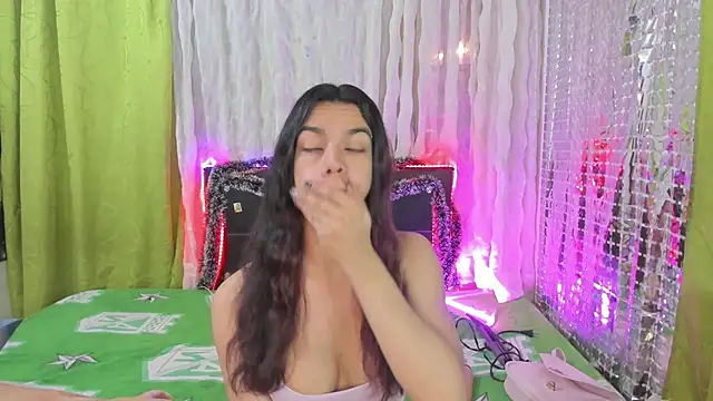 Snapshot of Megan_Miles02 chatting on December 26, 11:24 pm Megan Miles02 online show from December 26, 11:24 pm