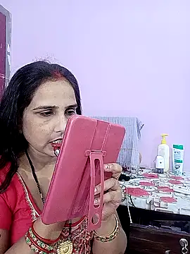 Snapshot of reemacouple007 chatting on May 8, 7:25 am reemacouple007 online show from May 8, 7:25 am
