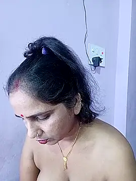 Snapshot of reemacouple007 chatting on May 15, 6:37 pm reemacouple007 online show from May 15, 6:37 pm