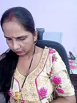 Snapshot of reemacouple007 chatting on May 26, 7:37 am reemacouple007 online show from May 26, 7:37 am