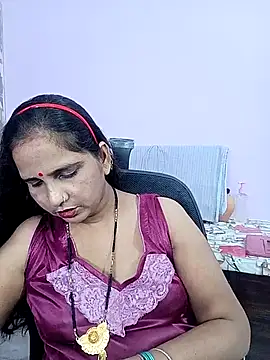 Snapshot of reemacouple007 chatting on May 29, 9:07 am reemacouple007 online show from May 29, 9:07 am