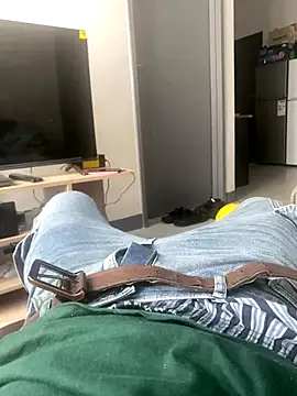 Snapshot of liluxxx32 chatting on December 1, 11:48 am liluxxx32 online show from December 1, 11:48 am