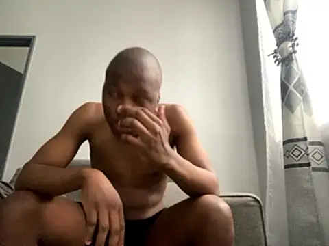 Snapshot of liluxxx32 chatting on January 14, 6:30 am liluxxx32 online show from January 14, 6:30 am