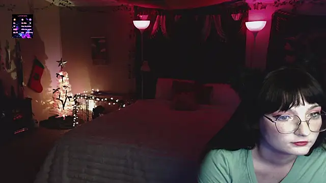 urpuppymoon online show from December 4, 1:15 am