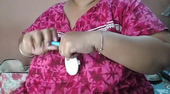 Snapshot of Ravina_patil1 chatting on January 13, 3:47 pm Ravina patil1 online show from January 13, 3:47 pm