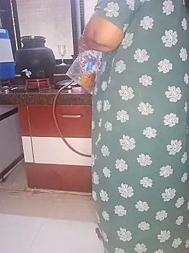 Snapshot of Ravina_patil1 chatting on February 7, 11:01 am Ravina patil1 online show from February 7, 11:01 am