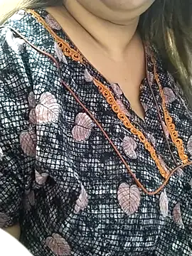 Snapshot of Ravina_patil1 chatting on February 25, 3:27 pm Ravina patil1 online show from February 25, 3:27 pm