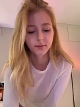 Snapshot of LunaRase chatting on April 14, 5:35 am LunaRase online show from April 14, 5:35 am