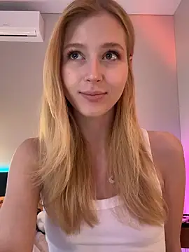 Snapshot of LunaRase chatting on May 21, 10:22 am LunaRase online show from May 21, 10:22 am