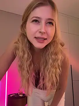 Snapshot of LunaRase chatting on June 12, 1:21 pm LunaRase online show from June 12, 1:21 pm