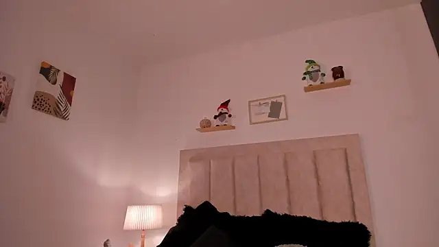 Snapshot of Avaline_Blancx chatting on December 20, 3:03 am Avaline Blancx online show from December 20, 3:03 am