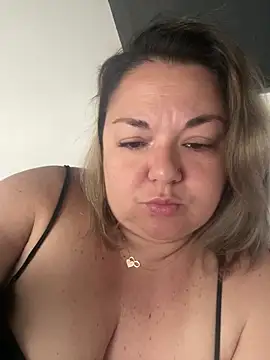 Snapshot of MikyVesela chatting on May 13, 8:12 am MikyVesela online show from May 13, 8:12 am