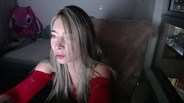  arianalzate  online show from December 13, 11:39 pm