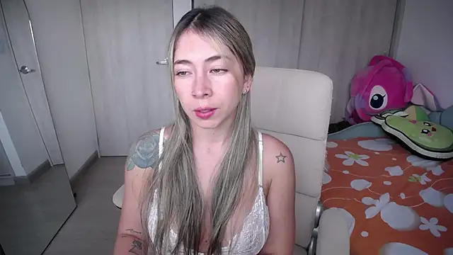  arianalzate  online show from February 17, 10:36 pm