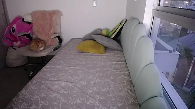  arianalzate  online show from October 8, 11:02 pm