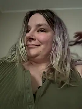 Snapshot of kitten0760 chatting on May 29, 4:38 pm kitten0760 online show from May 29, 4:38 pm