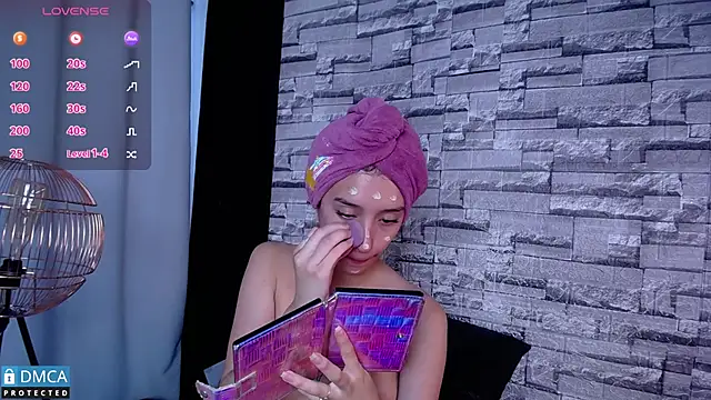 Snapshot of BellaOdisea chatting on February 21, 1:22 pm BellaOdisea online show from February 21, 1:22 pm