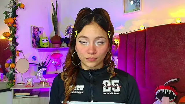 alisson zafiro  online show from April 9, 12:10 am