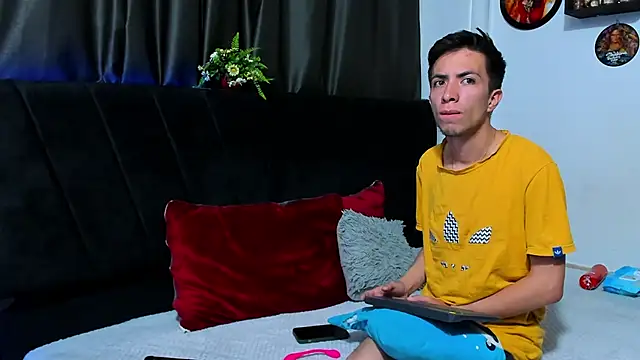 Snapshot of big-dicktop23 chatting on June 19, 3:11 am big-dicktop23 online show from June 19, 3:11 am