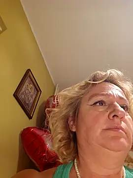 Snapshot of VirginiaNurse chatting on February 19, 9:00 pm VirginiaNurse online show from February 19, 9:00 pm