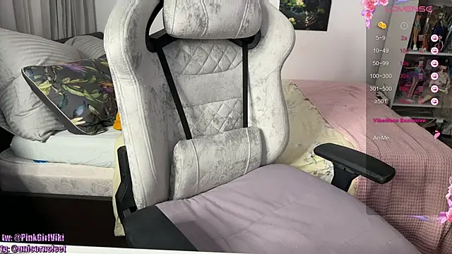 unicornsfeet online show from March 20, 4:09 pm