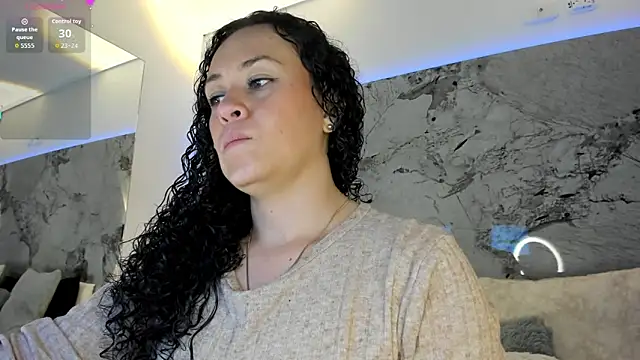 LIZ HOLMES online show from November 25, 10:48 am