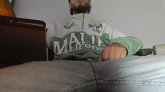 Snapshot of s_sven03 chatting on October 19, 11:27 pm s sven03 online show from October 19, 11:27 pm