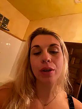 Snapshot of eskarlata255 chatting on October 3, 11:57 pm eskarlata255 online show from October 3, 11:57 pm