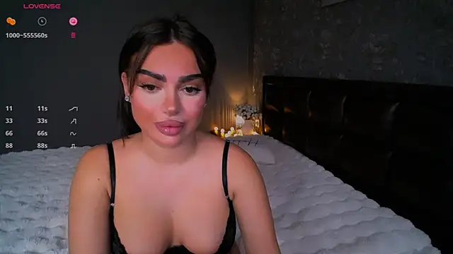 babyleilaa online show from December 14, 4:20 pm