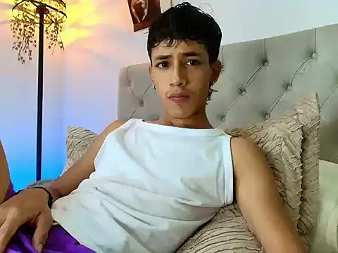 Snapshot of Ostin18hot chatting on December 2, 2:17 am Ostin18hot online show from December 2, 2:17 am