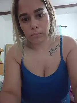 Snapshot of Amelia1_ chatting on May 13, 4:43 am Amelia1 online show from May 13, 4:43 am
