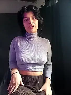 Snapshot of lyzamy_liz chatting on December 21, 6:12 pm lyzamy liz online show from December 21, 6:12 pm