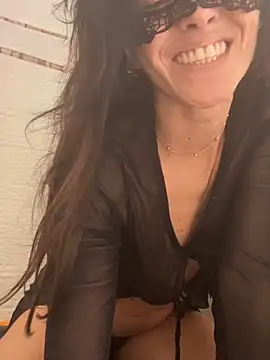 EmySkinny85 online show from December 22, 8:50 pm