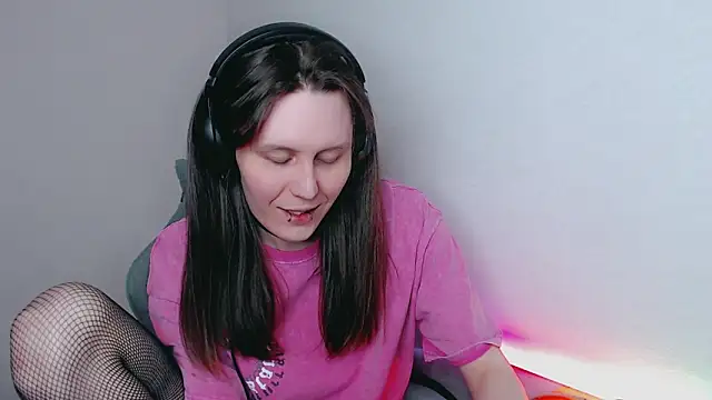 Snapshot of tracy_cooper chatting on January 11, 12:01 am tracy cooper online show from January 11, 12:01 am