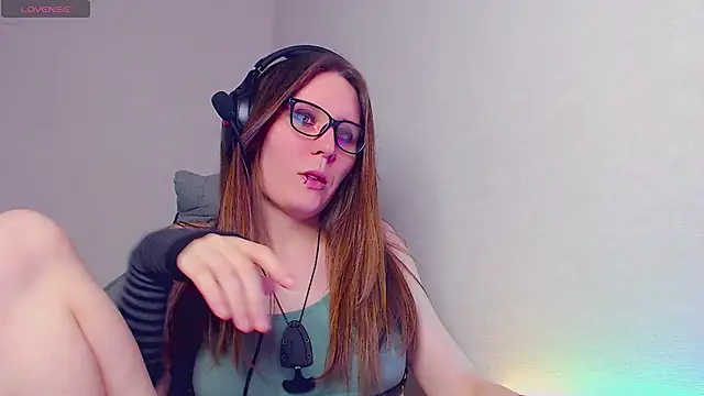 Snapshot of tracy_cooper chatting on February 13, 4:54 am tracy cooper online show from February 13, 4:54 am