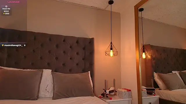 Snapshot of AngelinaRoss_ chatting on February 4, 6:17 pm AngelinaRoss online show from February 4, 6:17 pm