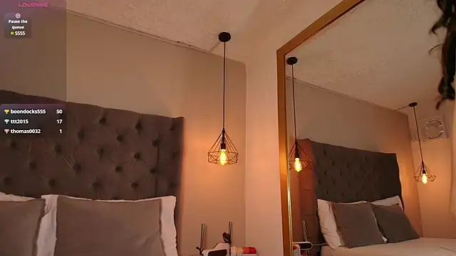 Snapshot of AngelinaRoss_ chatting on March 2, 8:29 pm AngelinaRoss online show from March 2, 8:29 pm
